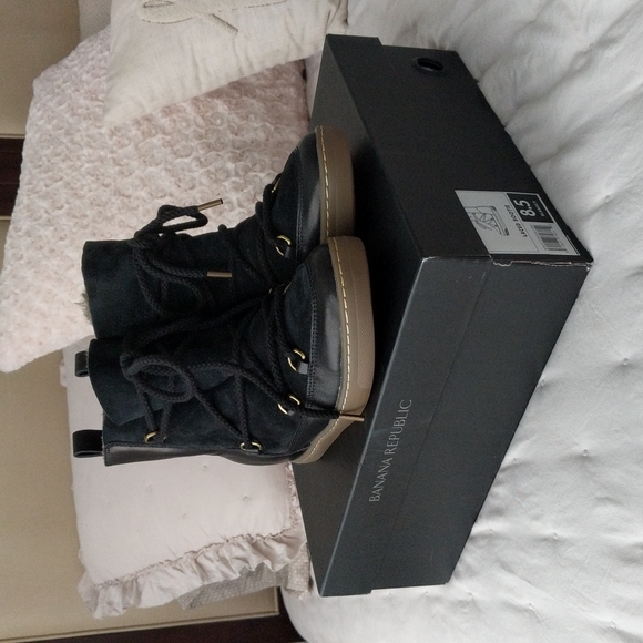 Banana Republic Laced Booties NIB - Picture 5 of 6